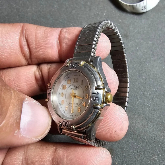 Timex Indiglo WR 30M Two Tone Quartz Analog Women's Watch Working Stretch Band - Picture 3 of 10